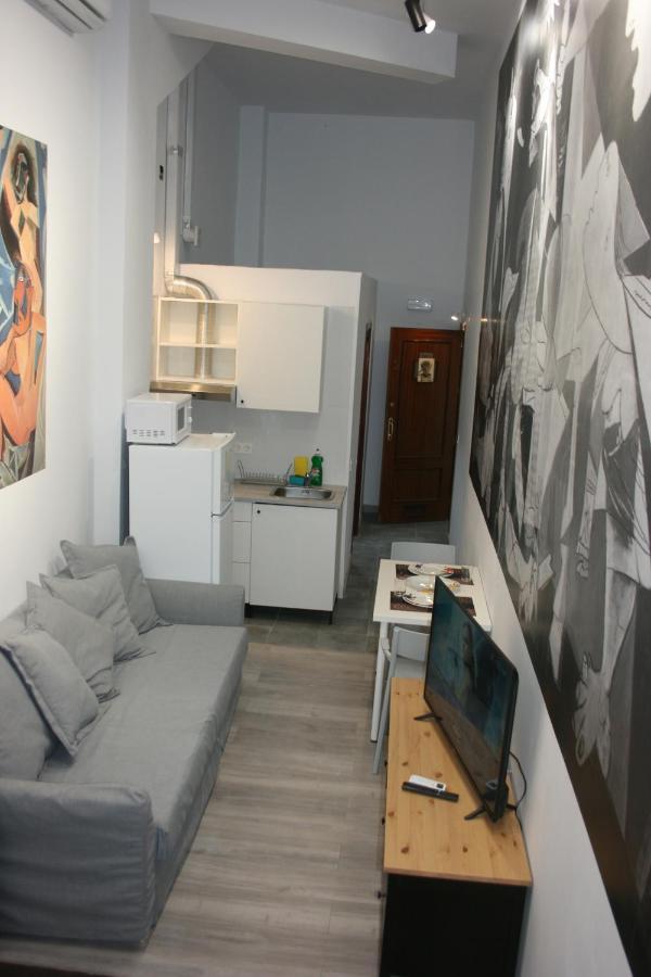 Golondrinas De Malaga "Apartamentos Con Mucho Arte" Y Terraza Solarium En Coliving エクステリア 写真