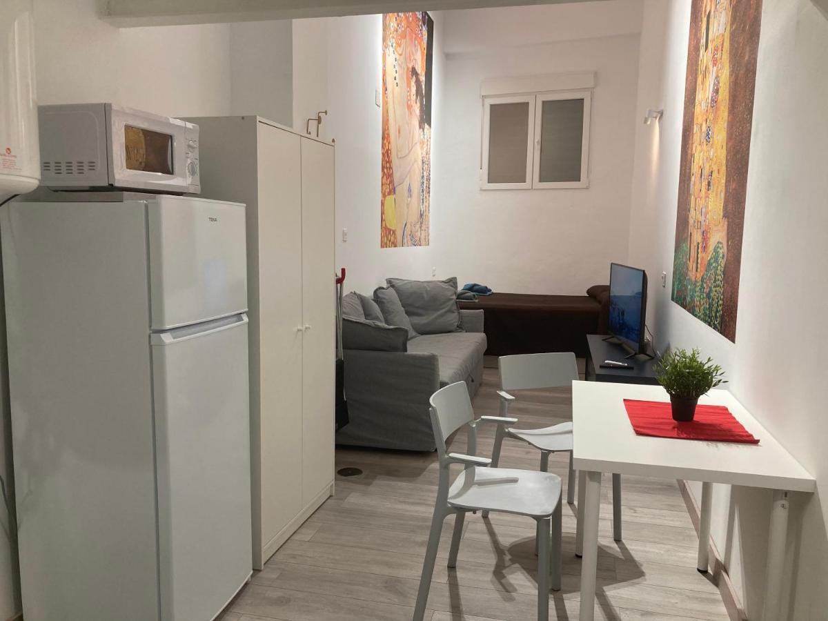 Golondrinas De Malaga "Apartamentos Con Mucho Arte" Y Terraza Solarium En Coliving エクステリア 写真